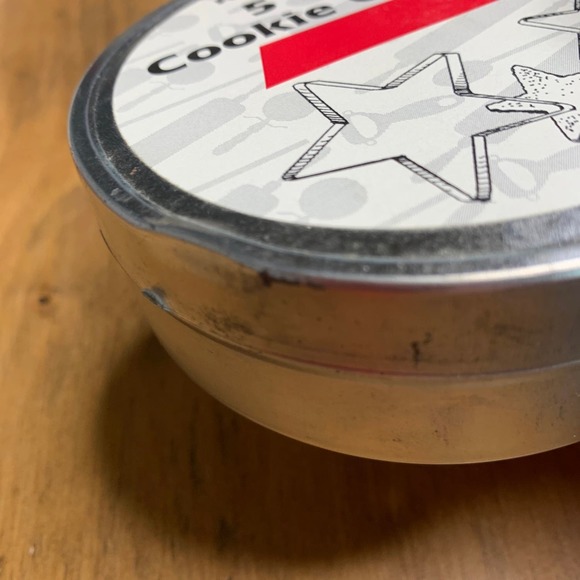 Fox Run Stainless Steel Star Cookie Cutters 5-Piece Set Tin - Picture 6 of 6